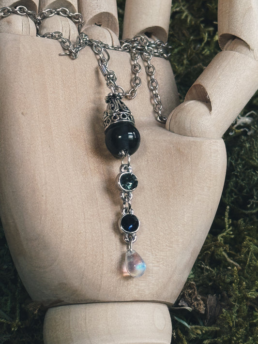 Gracious Entry / Single Earring